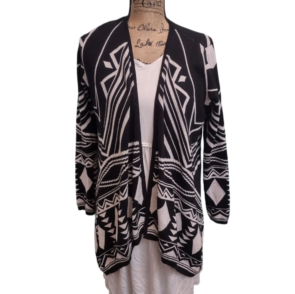 Black and White Waterfall Torrid Cardigan Size 0 - Picture 4 of 11